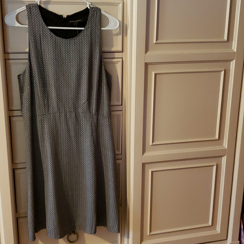 Banana Republic black/white sleveless dress size 8